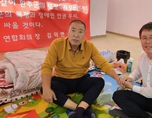 이주갑, 김덕연 단식 현장 방문