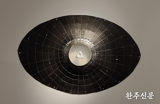 봉림사지 삼존석불을 현대미술로 해석한 작품 'Who are you'