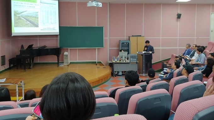 완주군 봉동읍 한 초등학교에서 학부모 간담회가 열리고 있다. /사진=독자제공