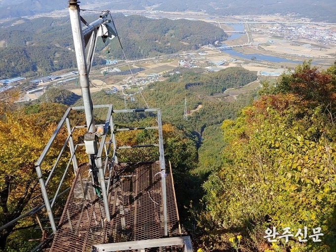 안수사 방향에서 바라본 케이블카 시설