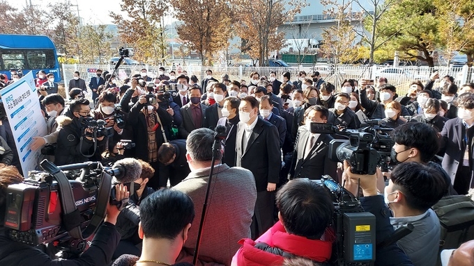 완주수소충전소에 방문한 윤석열 후보