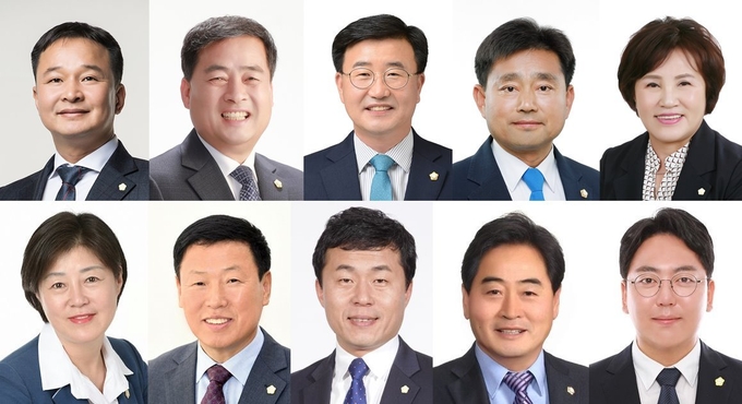 좌측 상단부터 김재천, 서남용, 유의식, 윤수봉, 이경애, 이인숙, 임귀현, 정종윤, 최등원, 최찬영 완주군의원
