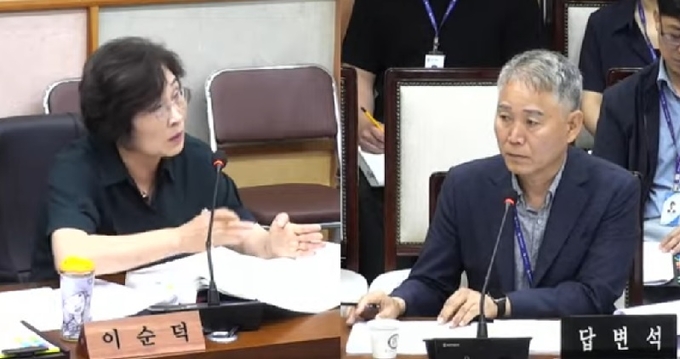 이순덕 의원이 ‘명시이월이 많다’고 장일석 과장을 질타 중이다.