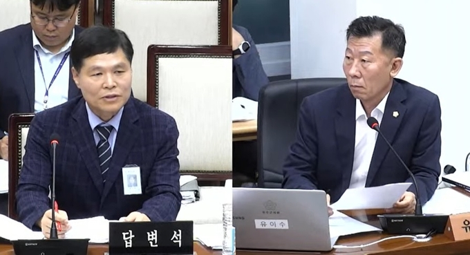 유이수 의원(오른쪽)이 최성호 과장의 답변을 듣고 있다.