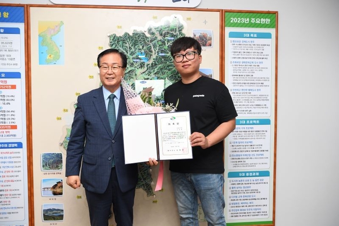 이성훈 PD(오른쪽)