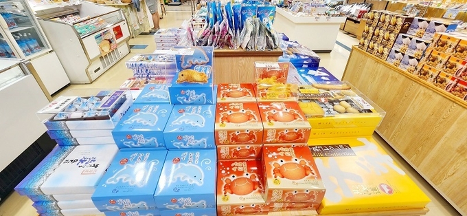 수산업과 수산가공업이 발달한 해양도시답게 가리비와 대게, 새우 등 해산물 답례품이 특히 인기가 많다.