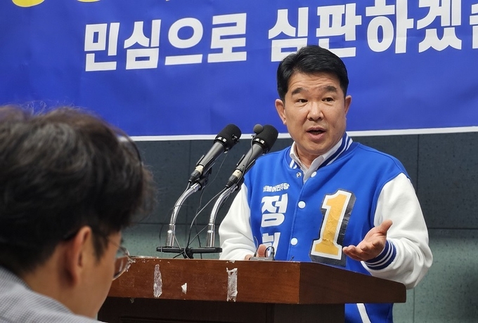 지난 6일 정희균 예비후보가 전북특자도의회 브리핑실에서 경선 참여 기자회견을 개최했다.
