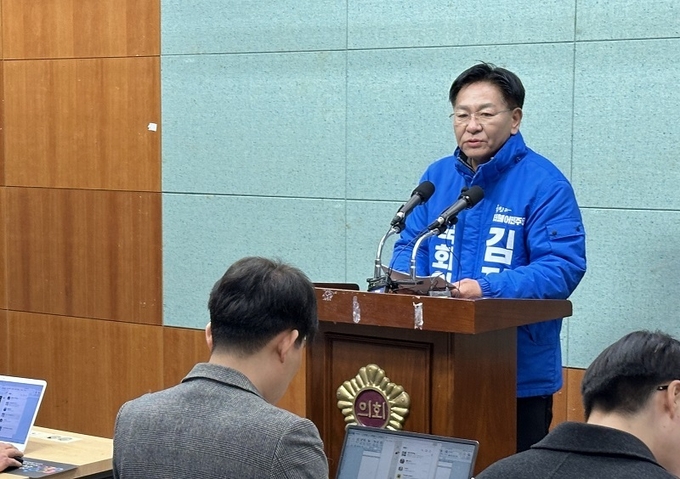 지난 8일 김정호 예비후보가 전북특자도의회에서 기자회견을 열고 단일화 거부를 선언했다.