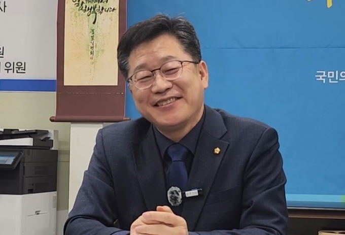 최근 본지와 진안신문·무주신문이 공동으로 진행한 안호영 예비후보 인터뷰 장면