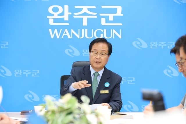 6자 간담회...군, “조속한 결단”·의회, 주민투표 반대