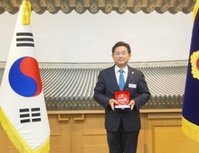 윤수봉, 의정대상 수상 영예