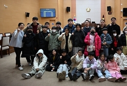 다함께돌봄센터 ‘시소’ 아동들과 의회 견학 실시